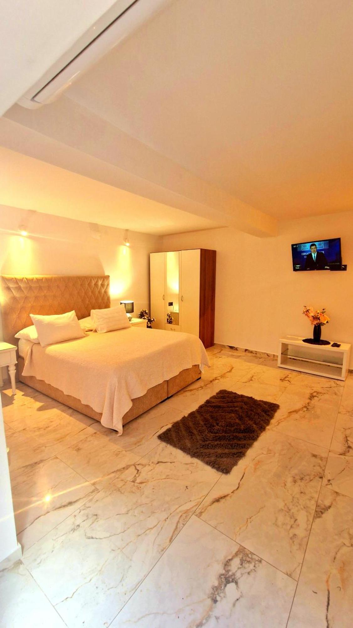Apartments Ante Hvar Town Bagian luar foto